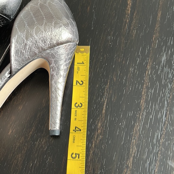 BCBG chrome snake skin print heels - Picture 3 of 5